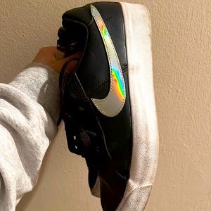 NIKE LOW TOP SNEAKS! **Black w/ chrome/iridescent nike accents!**